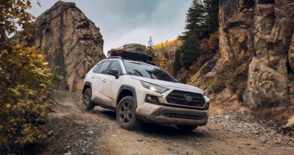 RAV4 (Recreational Active Vehicle with 4-wheel-drive) беше вторият най-продаван модел на Toyota в световен мащаб през 2023 г. след могъщата Corolla. Той е изключително популярен по света и особено в Северна Америка, където изпревари конкурентите си по продажби. Въпреки това, никой не можеше да предвиди такъв астрономически успех, когато Toyota пусна първия RAV4 с три врати през 1994 г. Това беше много атрактивен лайфстайл SUV с малки пропорции и солидни характеристики за офроуд, но със сигурност не беше световен хит.

През следващата година обаче Toyota пусна версията с пет врати и роди изцяло нова категория превозни средства — компактния кросоувър/SUV. Фактът, че виждаме много такива превозни средства по пътищата днес, може да се отдаде директно на RAV4. Въпреки че моделът с пет врати беше  по-дълъг, което го прави много по-подходящ за семейства, този с три врати направи първото поколение RAV4 най-доброто от групата.

Toyota продължава да подобрява формулата на RAV4 оттогава, главно като я прави по-голяма. Но това е просто отговор на пазара – клиентите искаха повече вътрешно пространство. В допълнение, RAV4 е оборудван с всякакво задвижване, което можете да си представите.